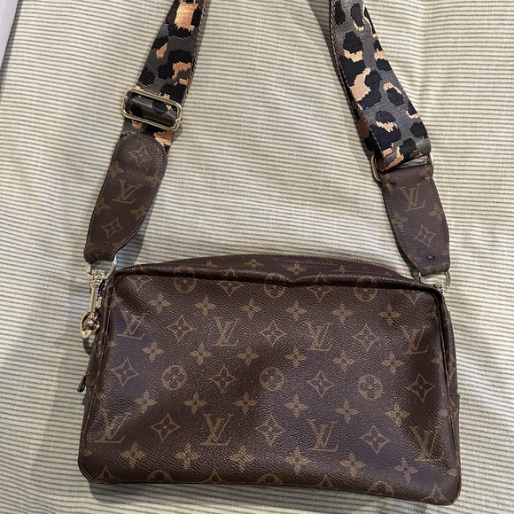 Louis Vuitton Brown Monogram Bag with Leopard Strap - Picture 1 of 9